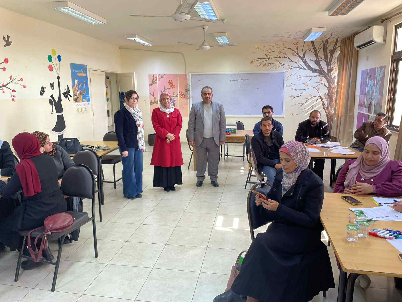فريحات تفتتح وتتابع ورشة قيمي مختبرات العلوم في الأغوار الشمالية