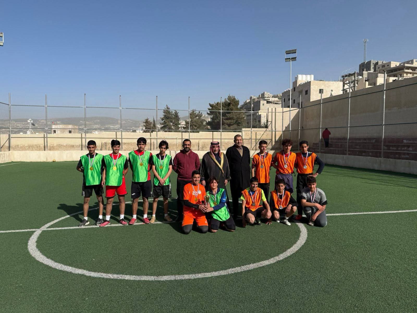 احتفاءً بعيد ميلاد الملك..شباب وشابات عنجرة النموذجي يختتم بطولة كرة قدم