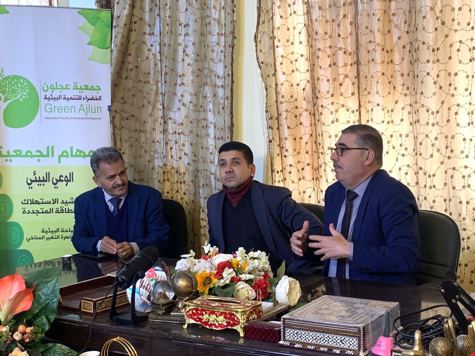 عجلون :ورشة بعنوان : التشكيل بمخلفات البيئة ” بمركز تدريب انجاز