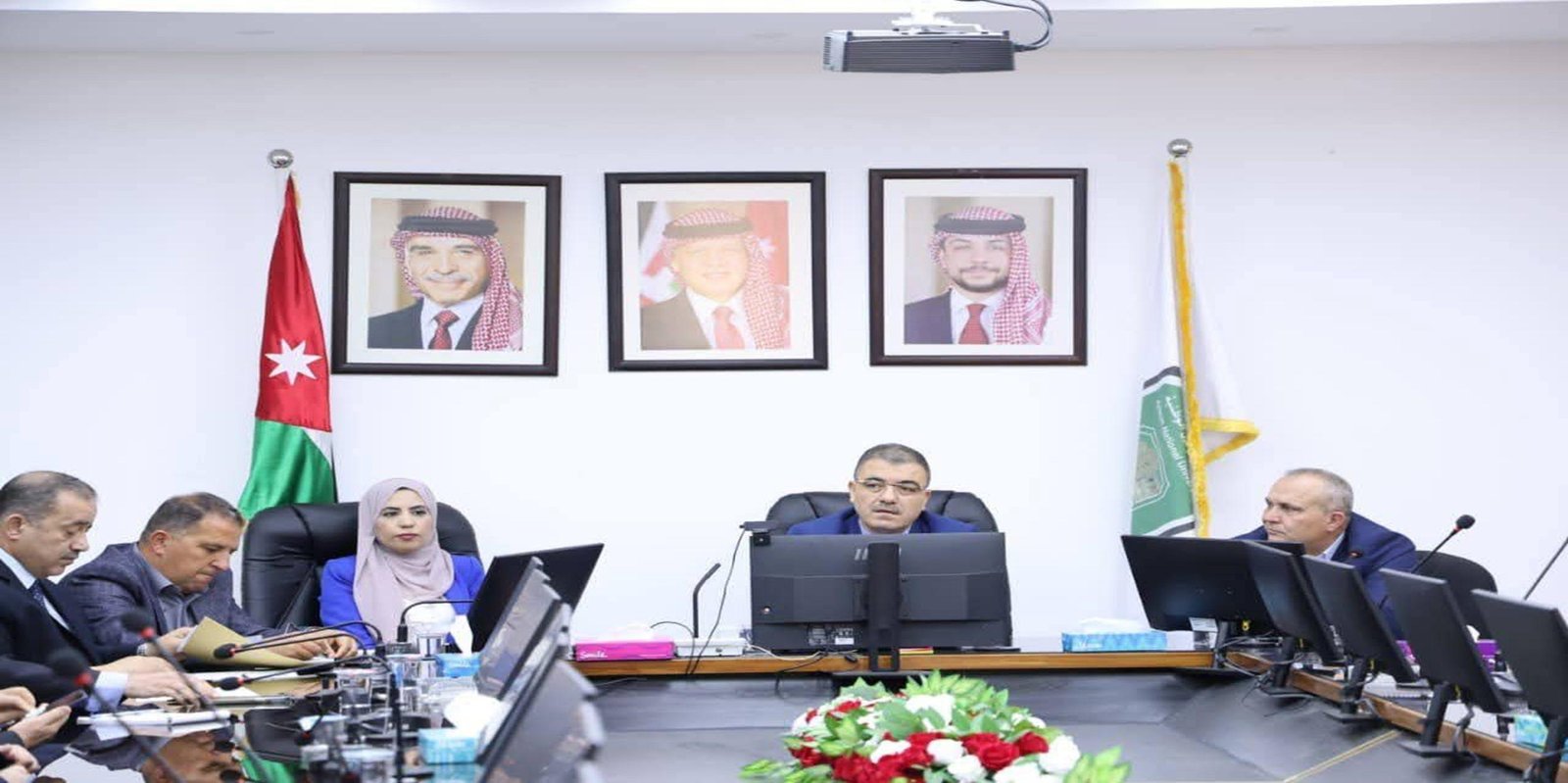 رئيس الجامعة يلتقي عمداء الكليات ورؤساء الأقسام لبحث تطوير العملية الأكاديمية وتعزيز جودة التعليم