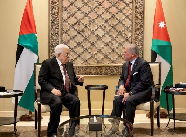 الملك والرئيس الفلسطيني يبحثان مجمل الأوضاع في الأراضي الفلسطينية