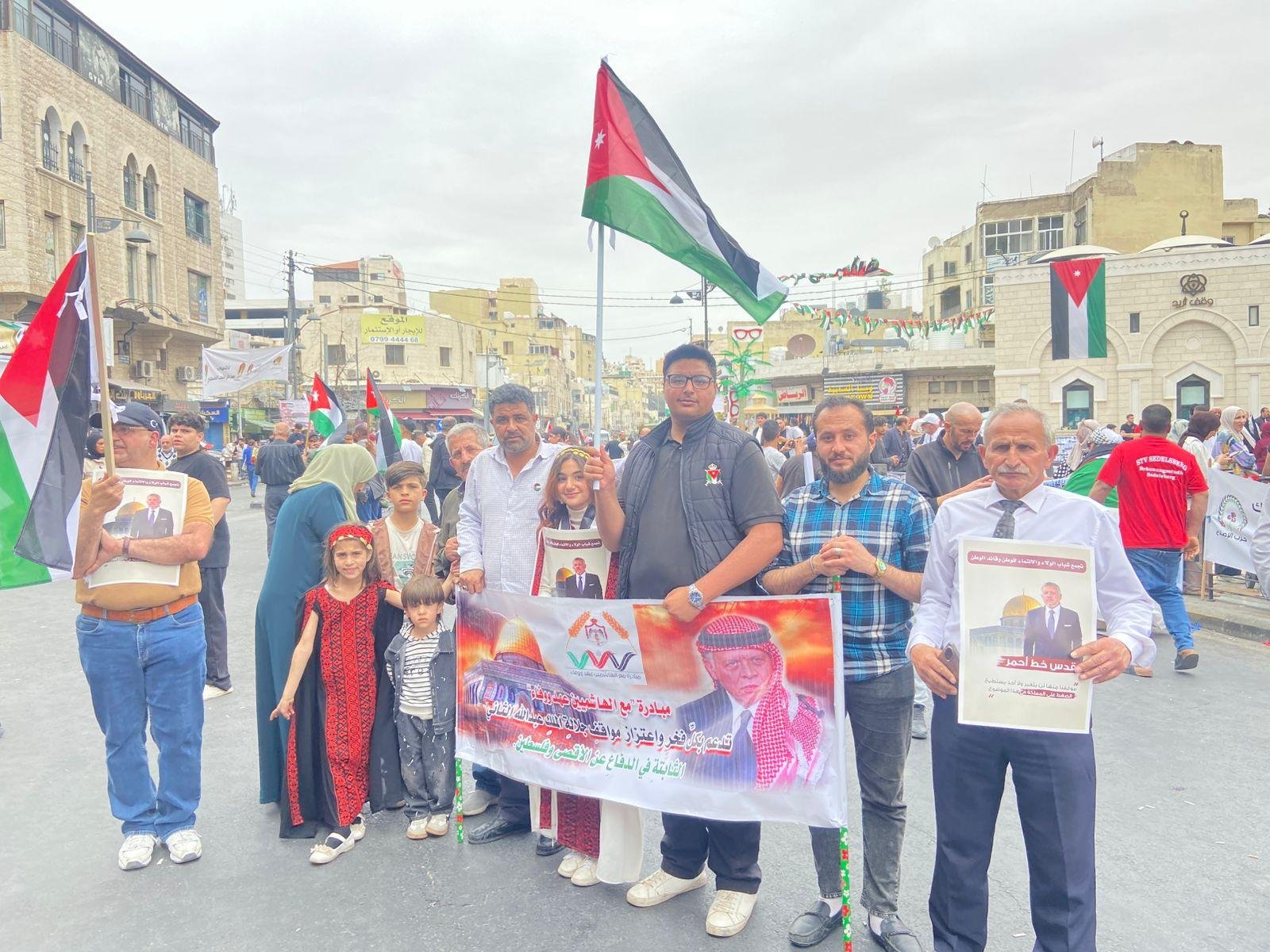 مبادرة “مع الهاشميين عهد ووفاء” تشارك بمسيرة جماهيرية دعماً للموقف الأردني تجاه فلسطين