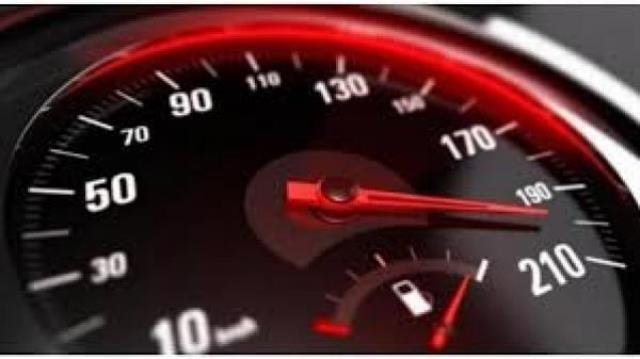 ضيط مركبتين تسيران بسرعه تتجاور 200 كم / ساعة