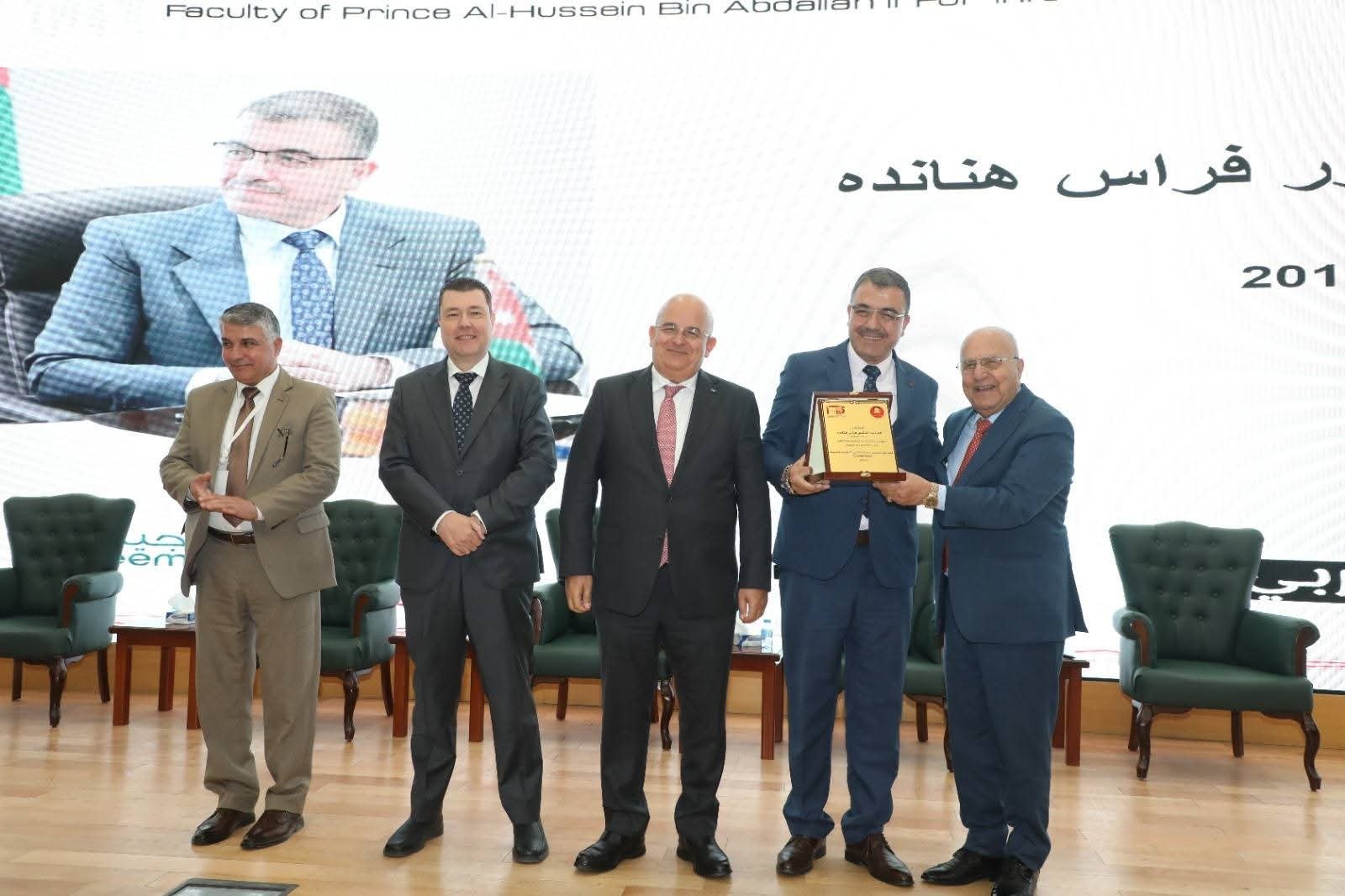الجامعة الهاشمية تكرّم الهناندة في اليوبيل الفضي لكلية الأمير الحسين بن عبدالله الثاني لتكنولوجيا المعلومات