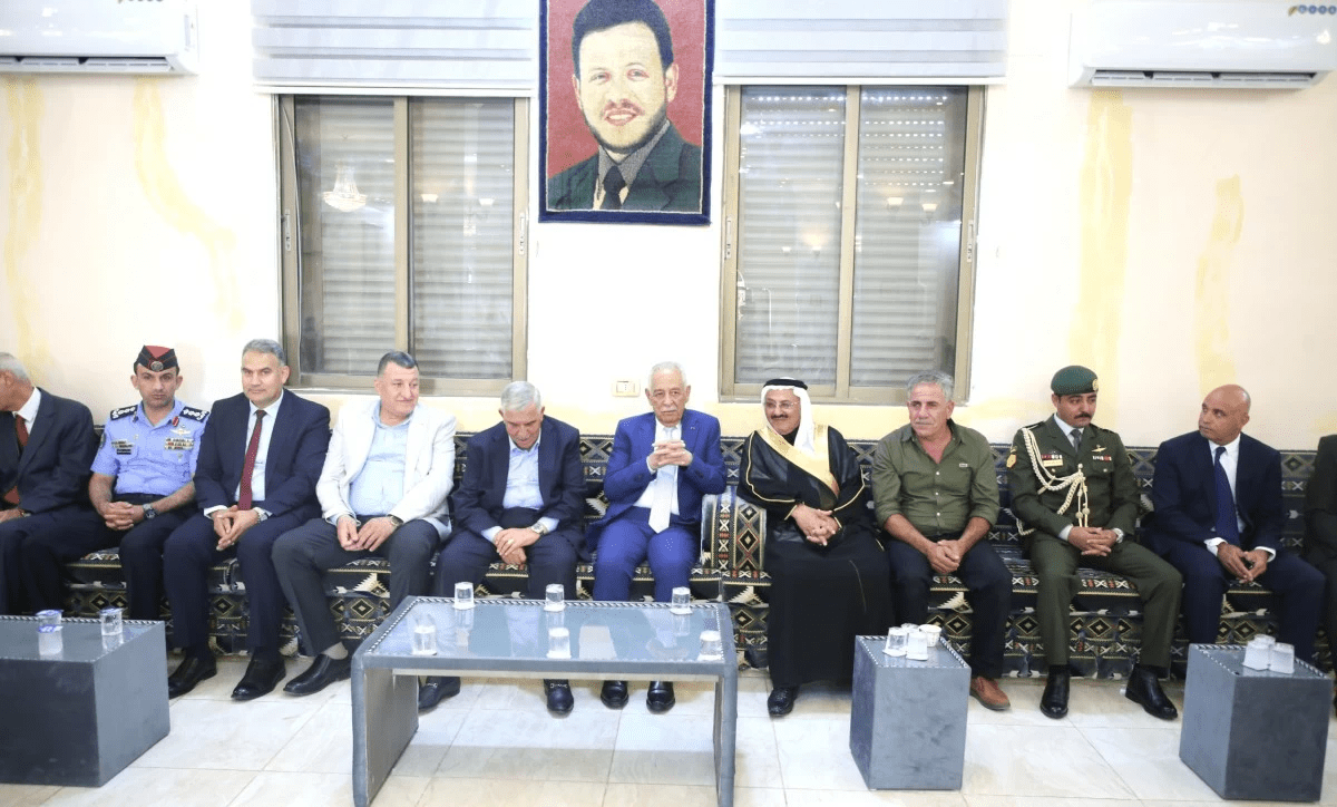 مندوبا عن الملك وولي العهد…العيسوي يعزي عشيرة الشبول