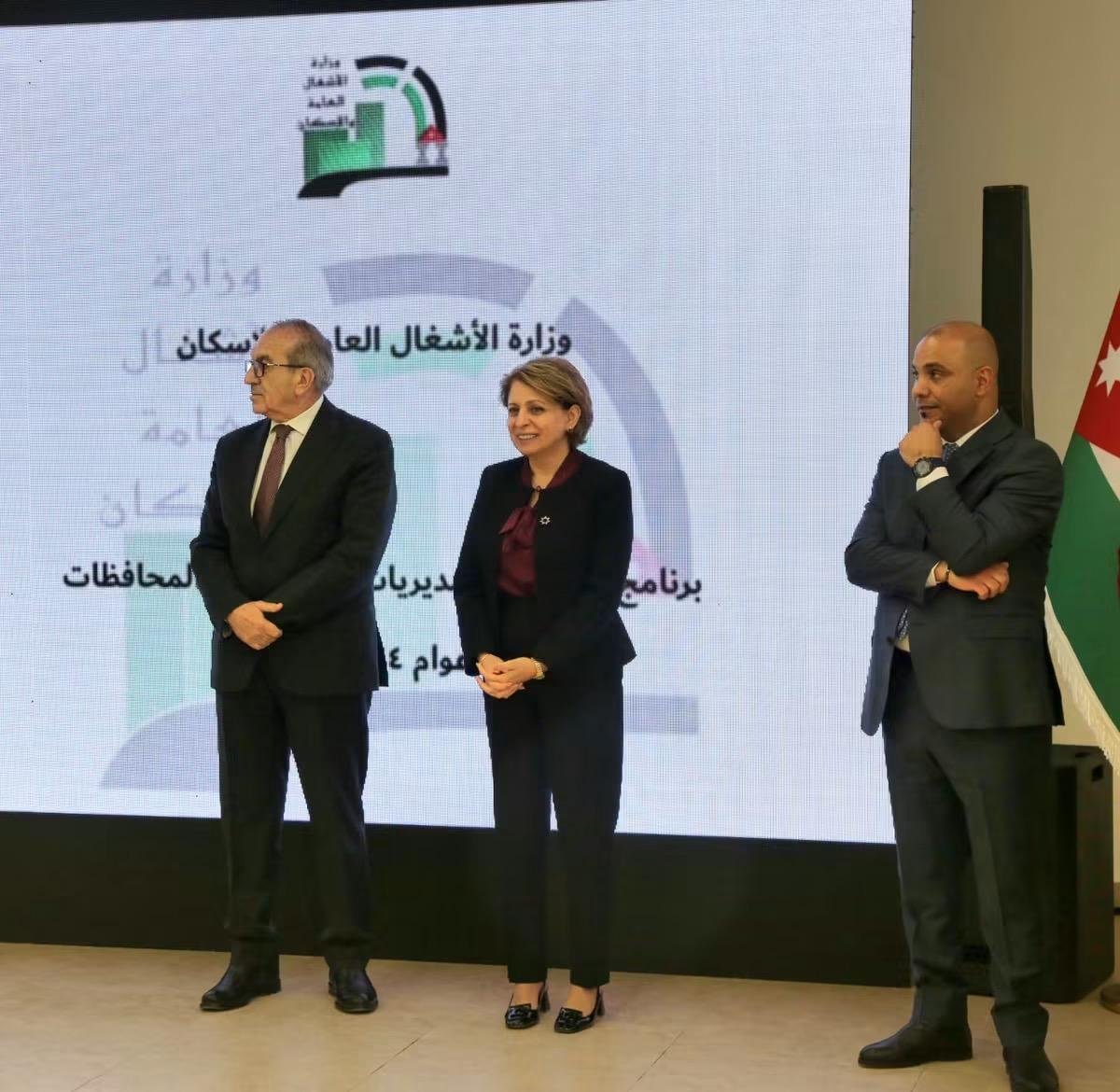 أبو السمن: مواءمة خطط التطوير مع رؤية التحديث الاقتصادي وتحديث القطاع العام