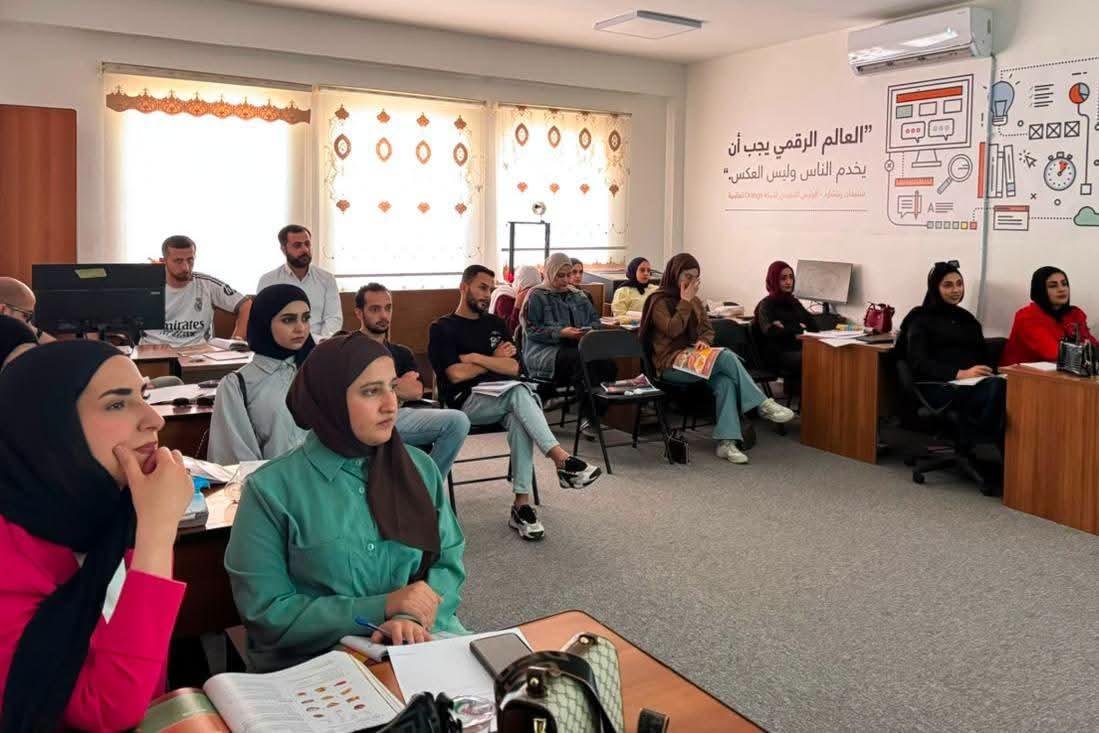 تواصل فعاليات برنامج اللغة الإنجليزية للباحثين عن عمل في مركز شباب وشابات كفرنجة النموذجي